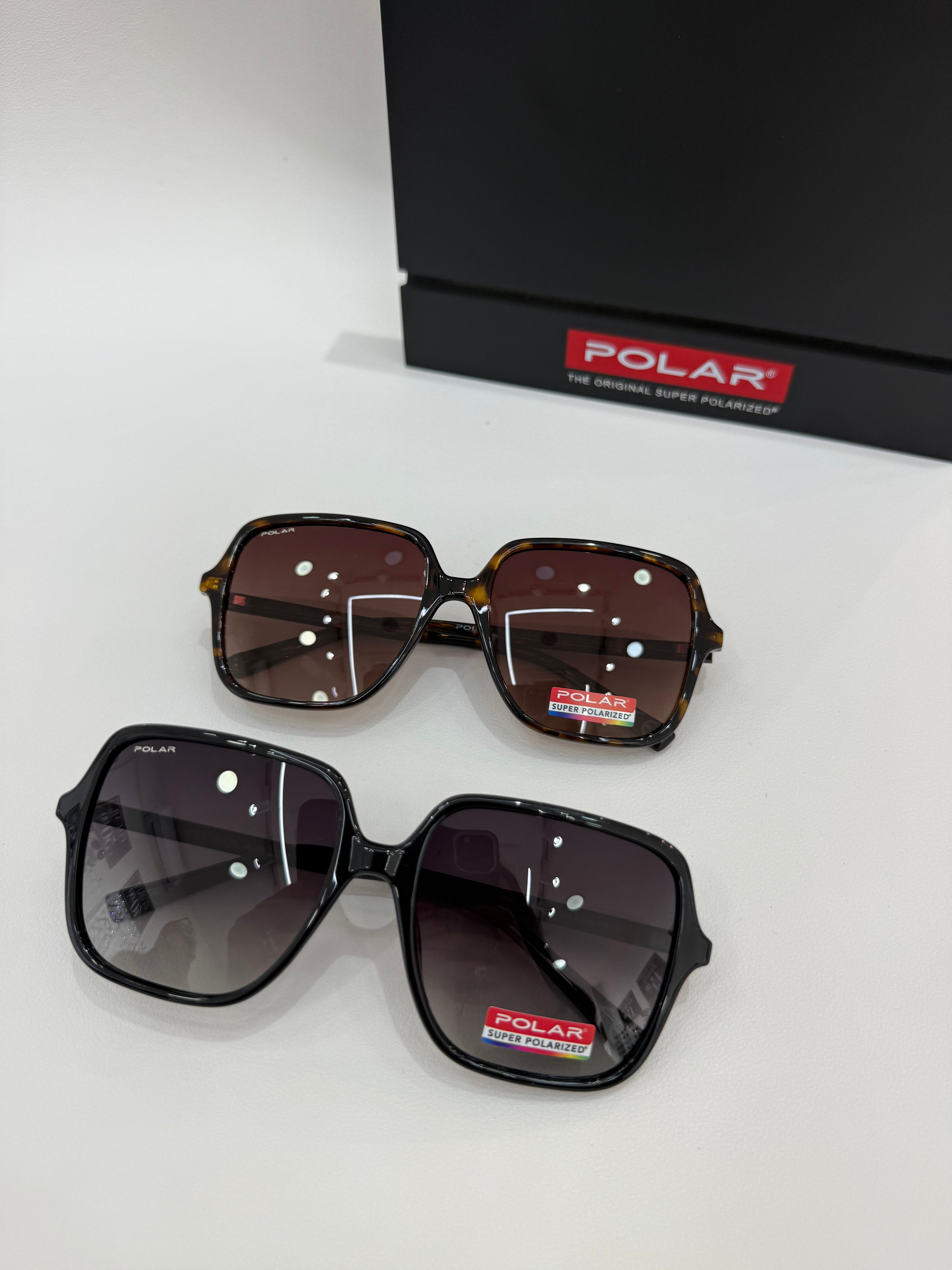 Polar quadrato nero
