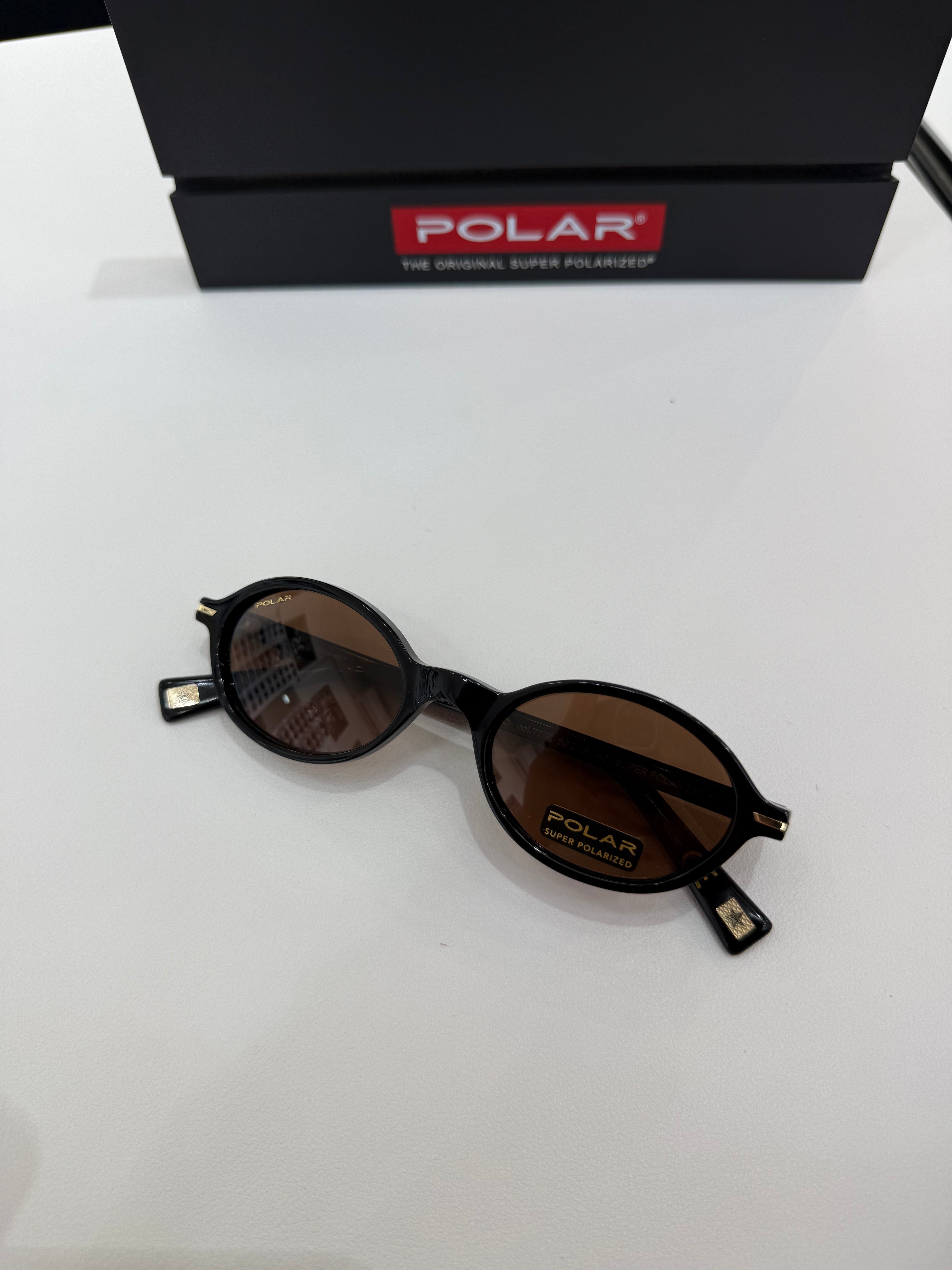 Polar ovale nero marrone