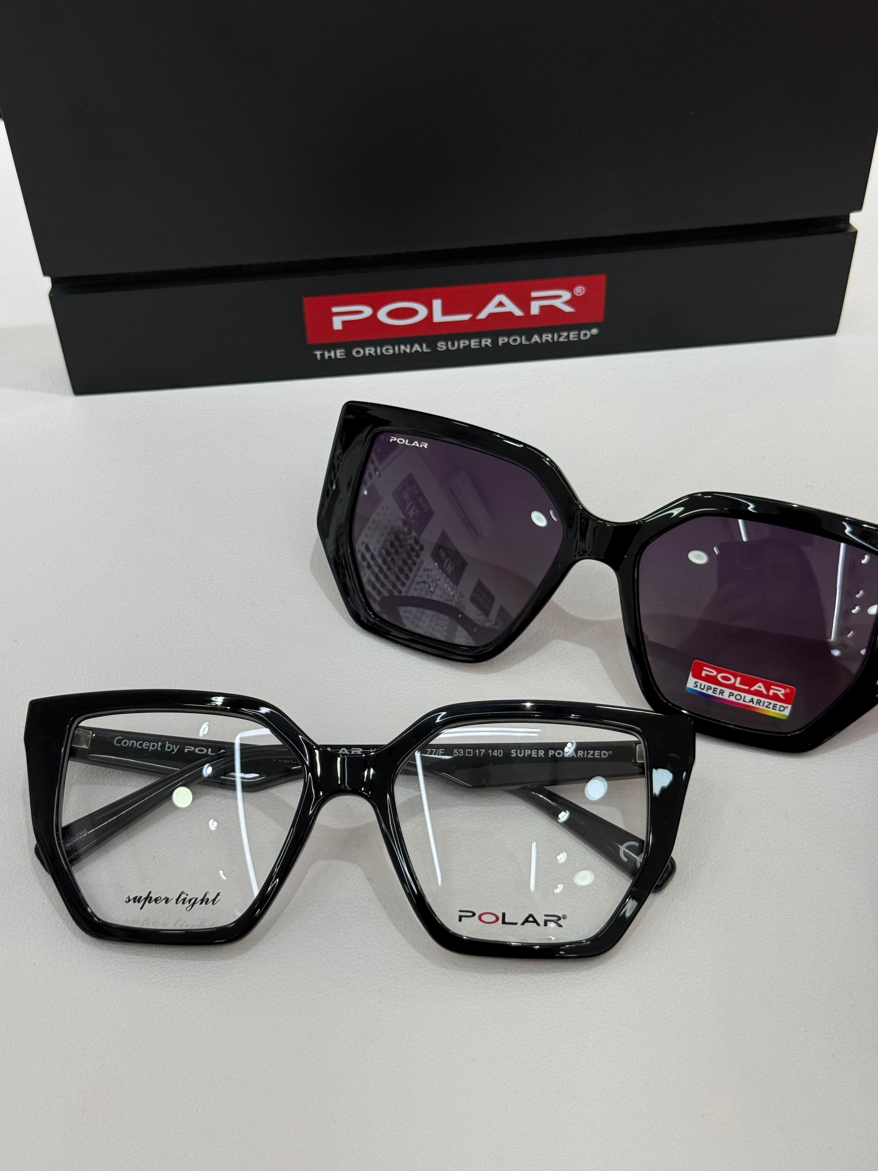 Polar clip on gatta esagonale nera