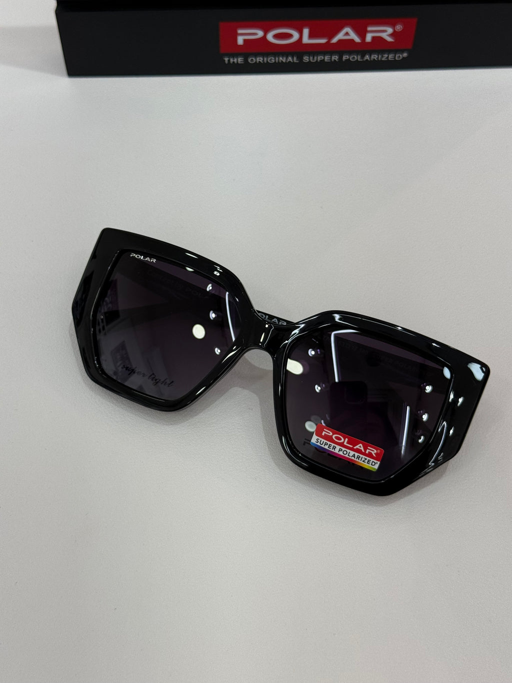 Polar clip on gatta esagonale nera